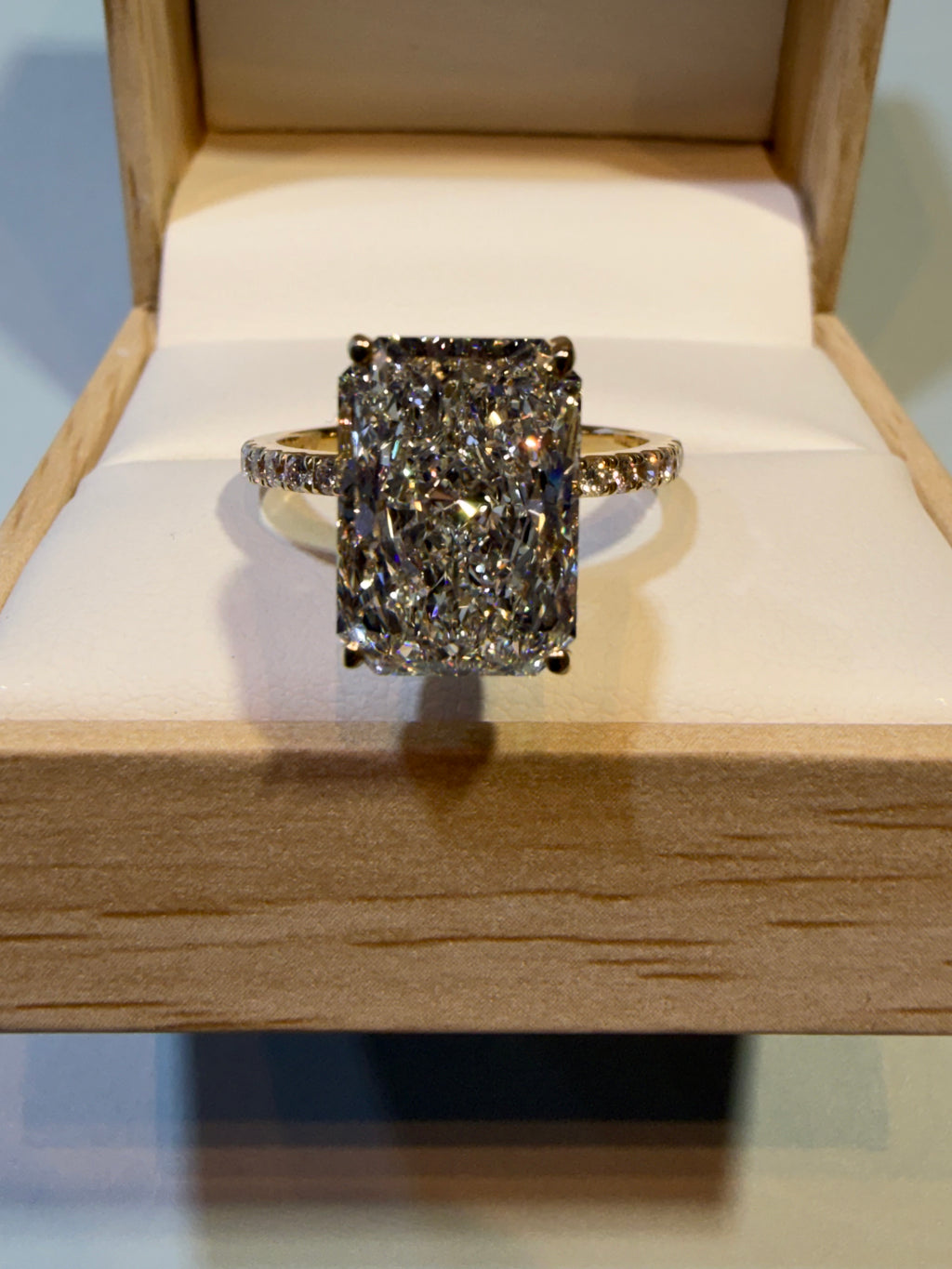 5 Carat Radiant Cut Lab-Grown Diamond Engagement Ring – 14K Yellow Gold | IGI Certified