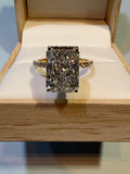 5 Carat Radiant Cut Lab-Grown Diamond Engagement Ring – 14K Yellow Gold | IGI Certified