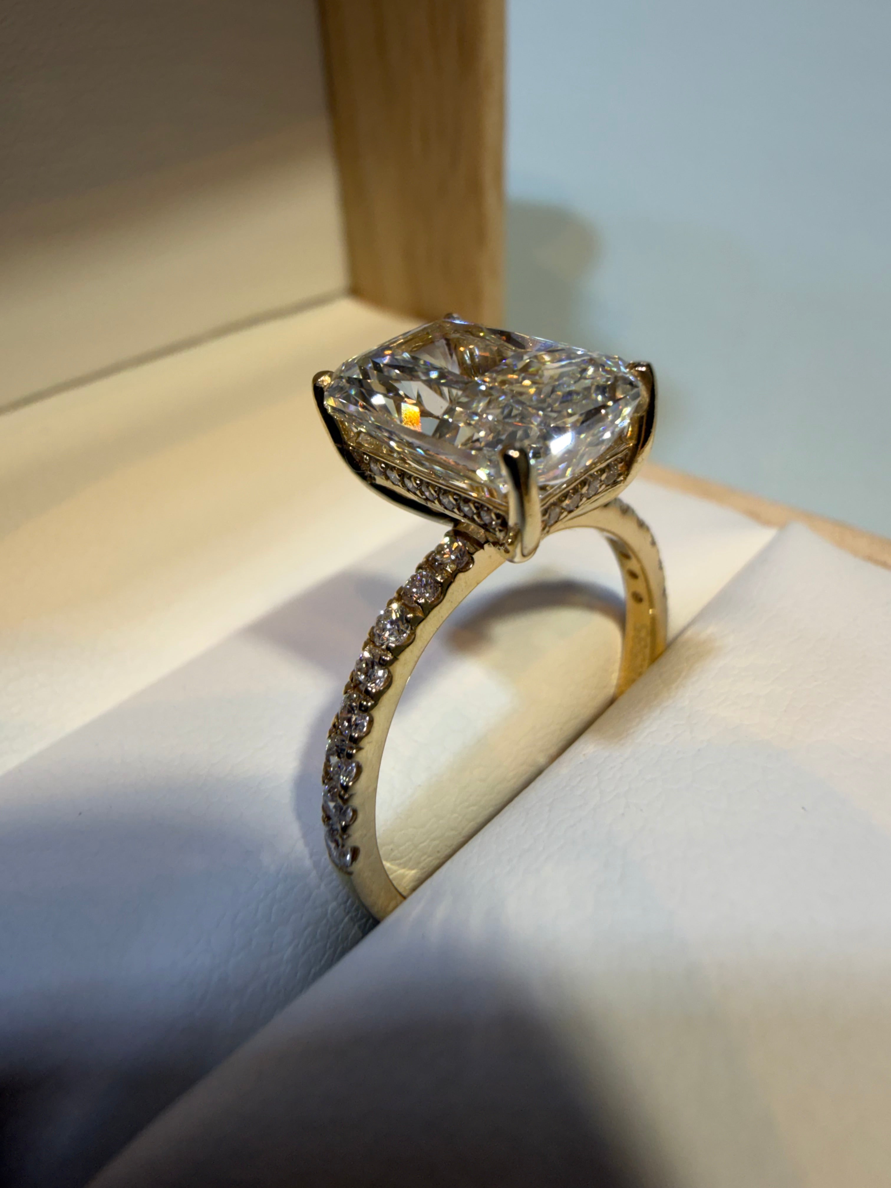 4.01 Carat Radiant Cut Lab-Grown Diamond Engagement Ring – 14K Yellow Gold | IGI Certified