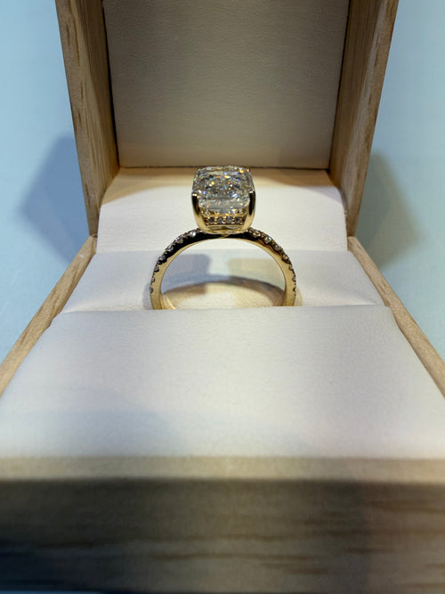 4.01 Carat Radiant Cut Lab-Grown Diamond Engagement Ring – 14K Yellow Gold | IGI Certified