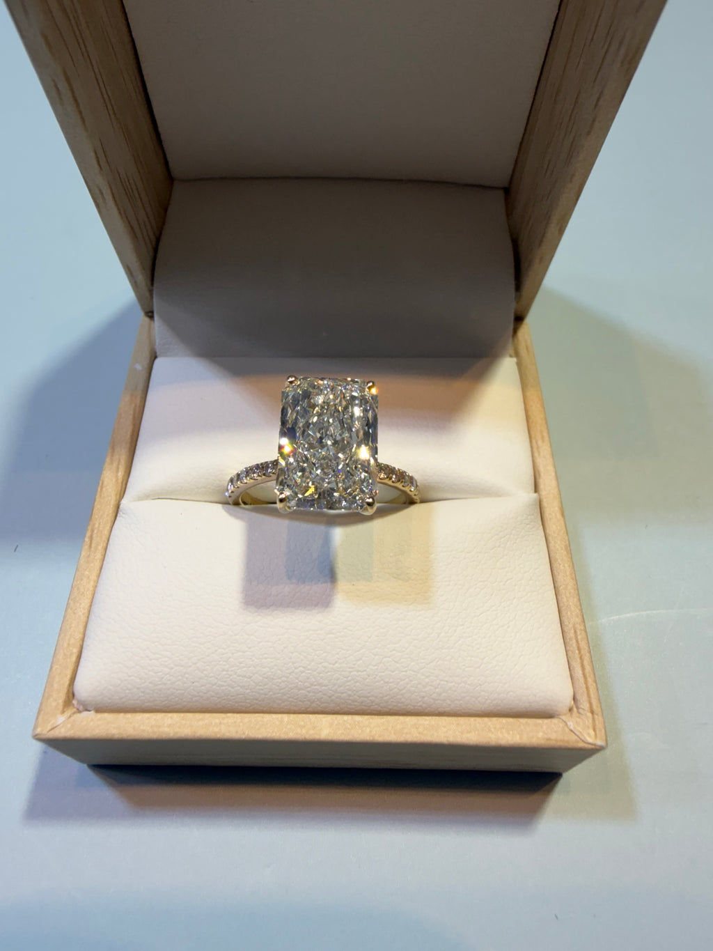 5 Carat Radiant Cut Lab-Grown Diamond Engagement Ring – 14K Yellow Gold | IGI Certified